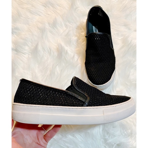Steve Madden Shoes - ⭐️ BOGO FREE | Steve Madden Gill platform shoes